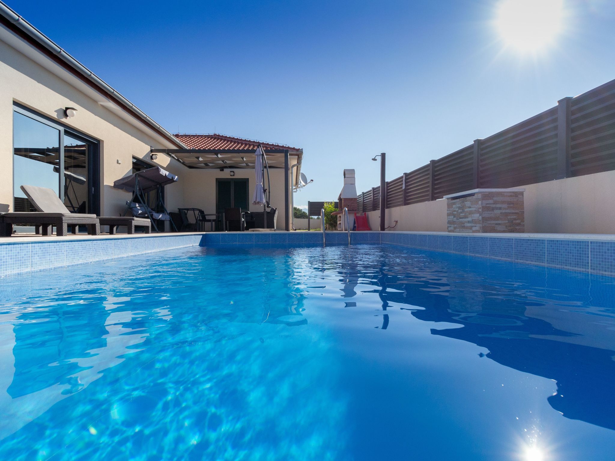 Ferienhaus mit umzäuntem Garten in Vrsi (Kroatien) und 1 Hund erlaubt