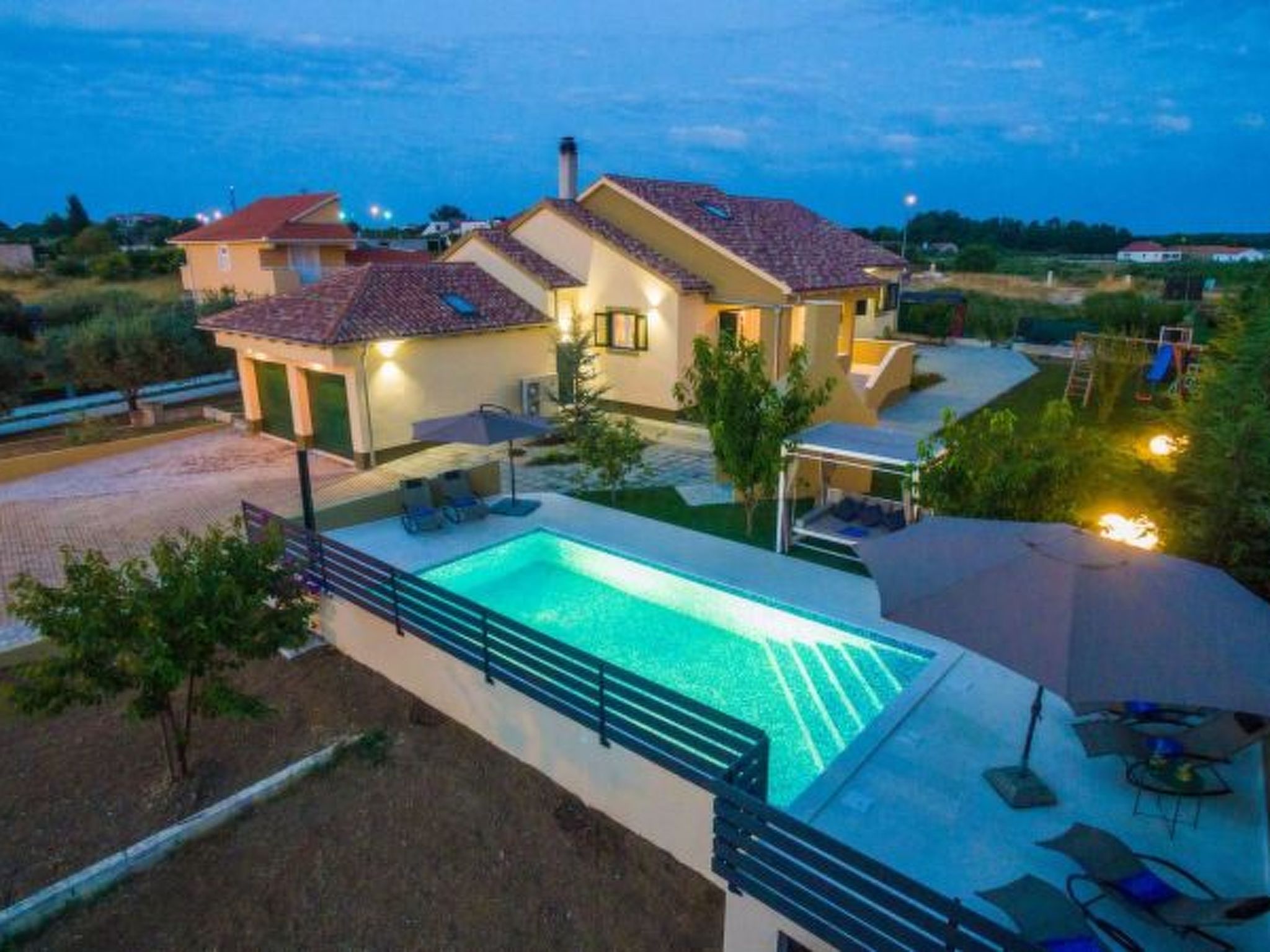 Great Villa Field Hills with sauna and jacuzzi