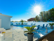 Appartement Jadran in Sabunike: 180m van strand & zwembad voor 5 personen - thumbnail 2