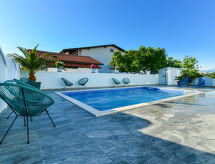 Appartement Jadran in Sabunike: 180m van strand & zwembad voor 5 personen - thumbnail 3