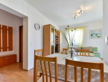 Appartement Jadran in Sabunike: 180m van strand & zwembad voor 5 personen - thumbnail 4
