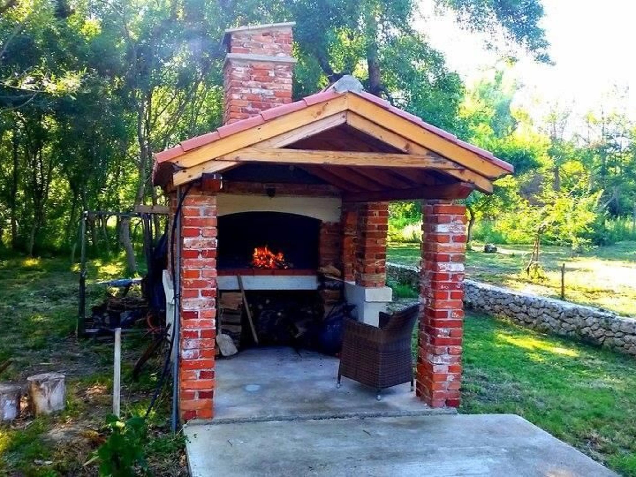 Am Fluss gelegenes Haus mit Galerieschlafplätzen-Binnen