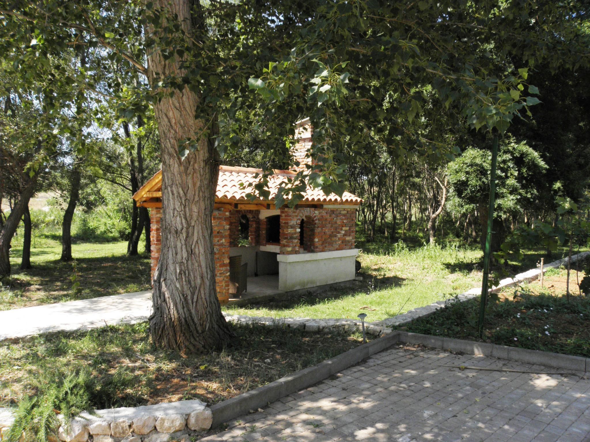 Am Fluss gelegenes Haus mit Galerieschlafplätzen-Binnen