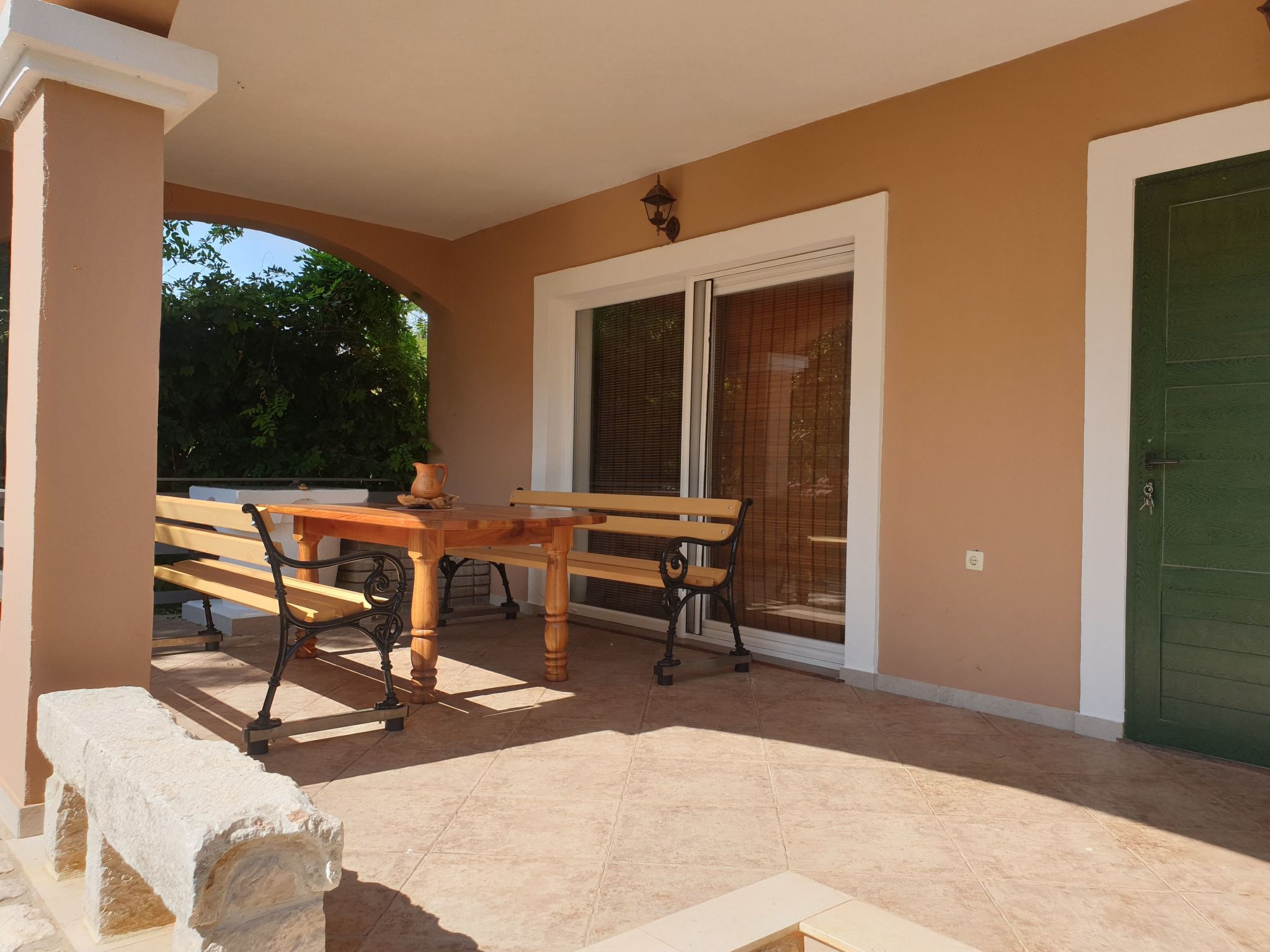 Am Fluss gelegenes Haus mit Galerieschlafplätzen-Binnen