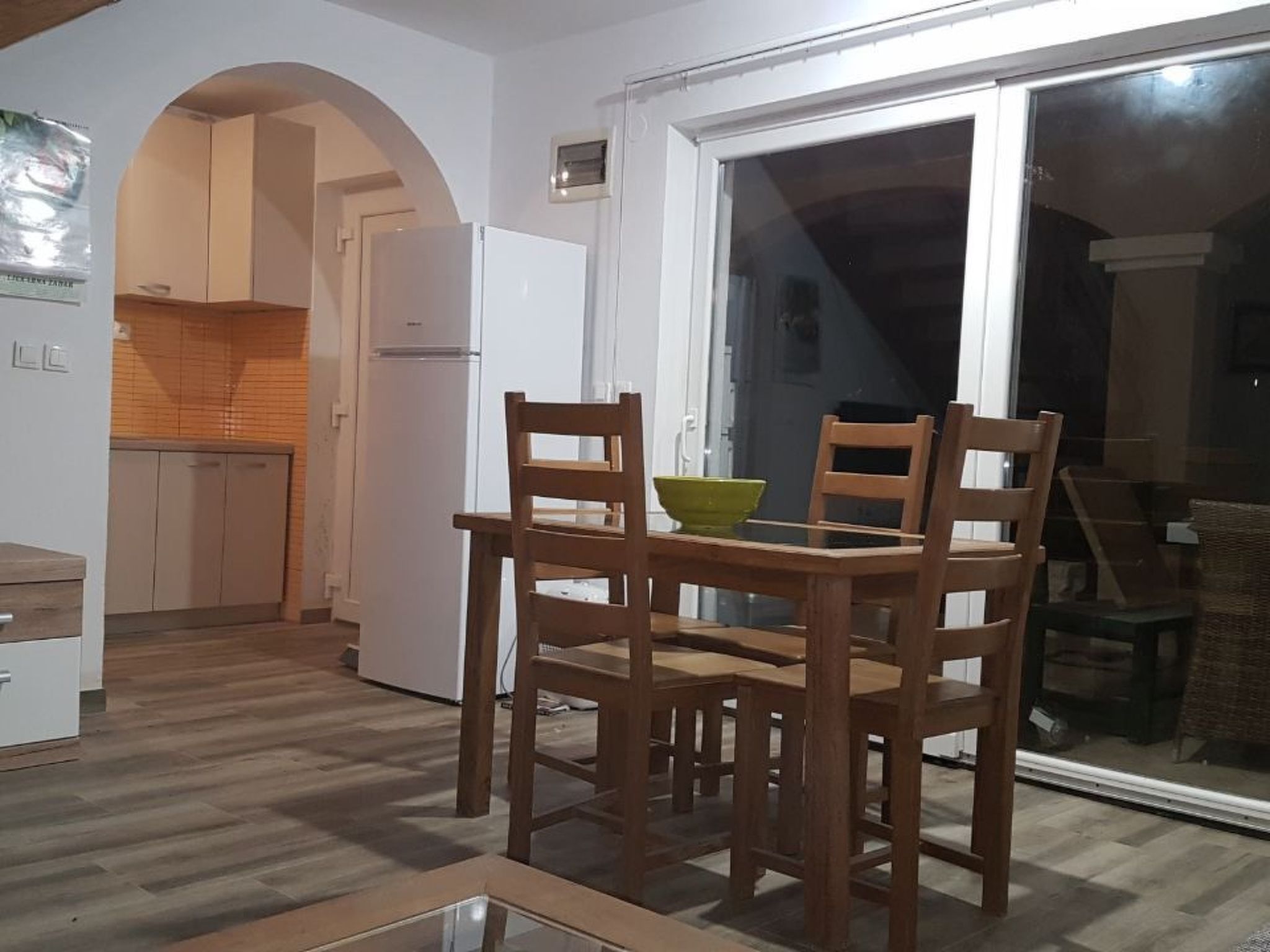 Am Fluss gelegenes Haus mit Galerieschlafplätzen-Binnen