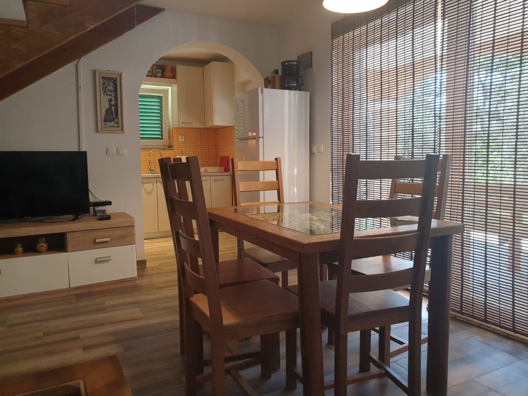 Am Fluss gelegenes Haus mit Galerieschlafplätzen-Binnen