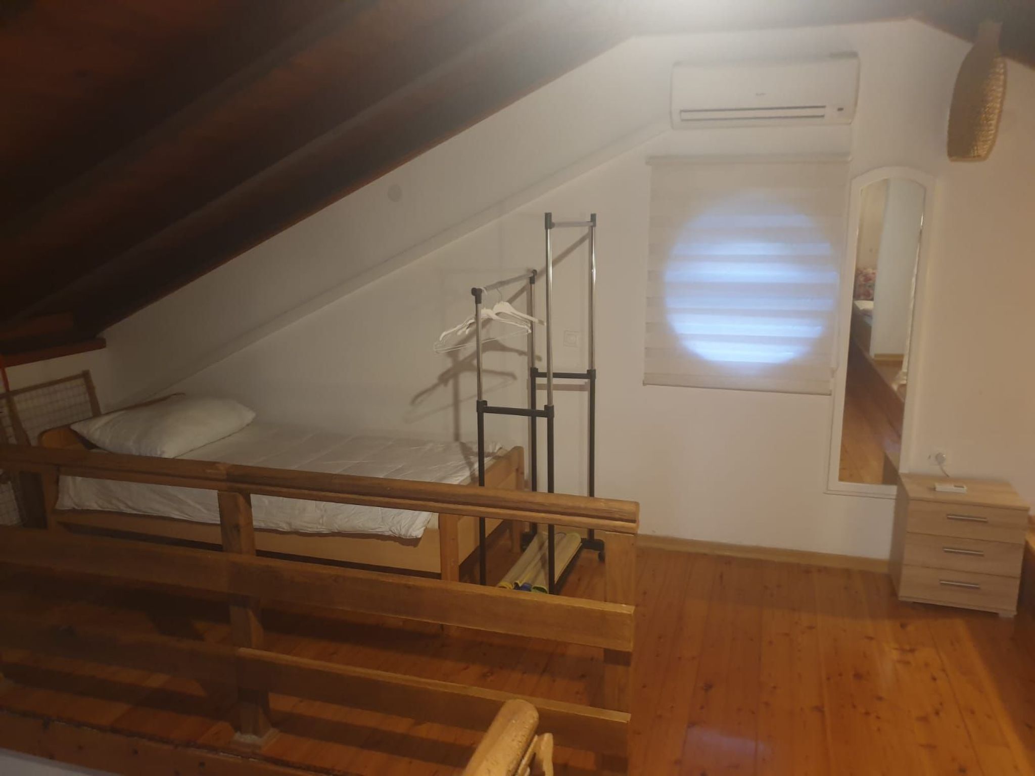 Photo of Am Fluss gelegenes Haus mit Galerieschlafplätzen