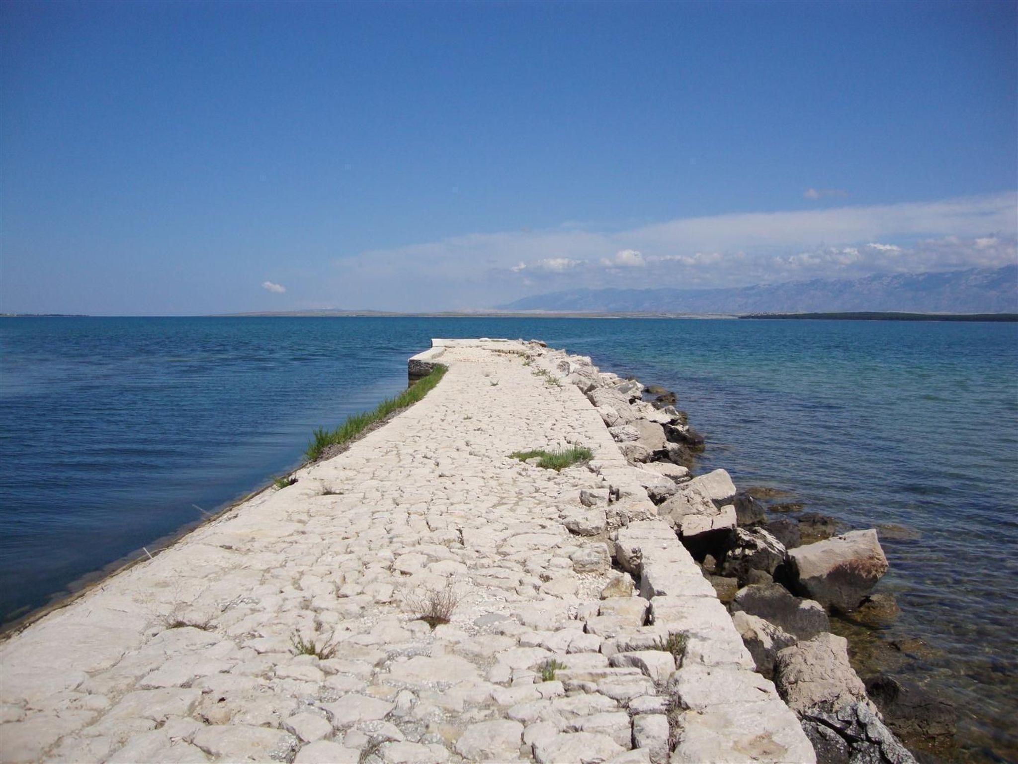 Am Fluss gelegenes Haus mit Galerieschlafplätzen-Binnen