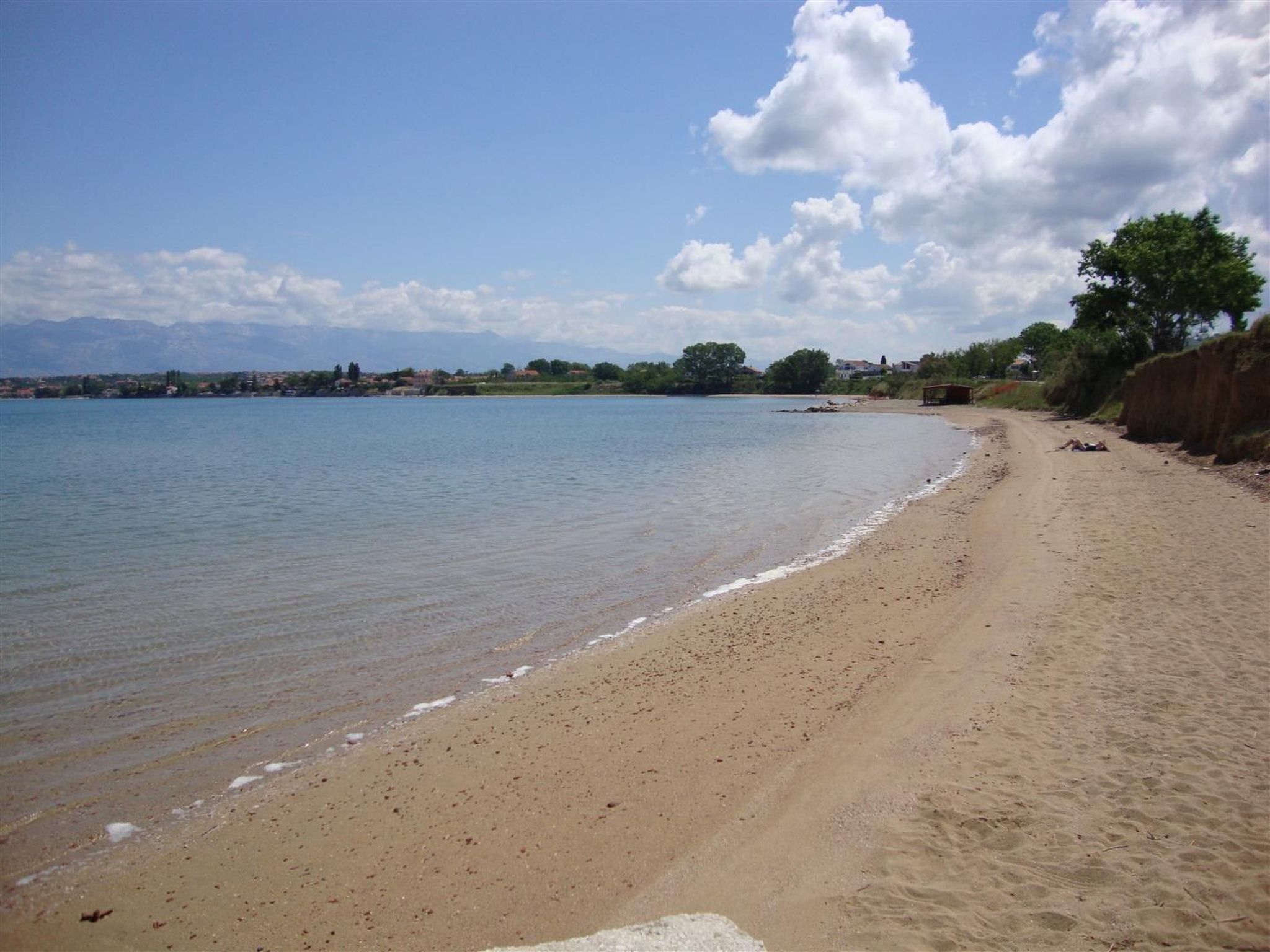 Am Fluss gelegenes Haus mit Galerieschlafplätzen-Binnen
