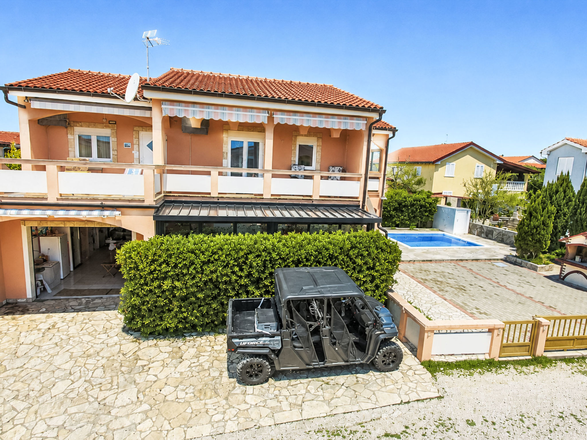 Apartment with heated pool on island Vir - Draußen