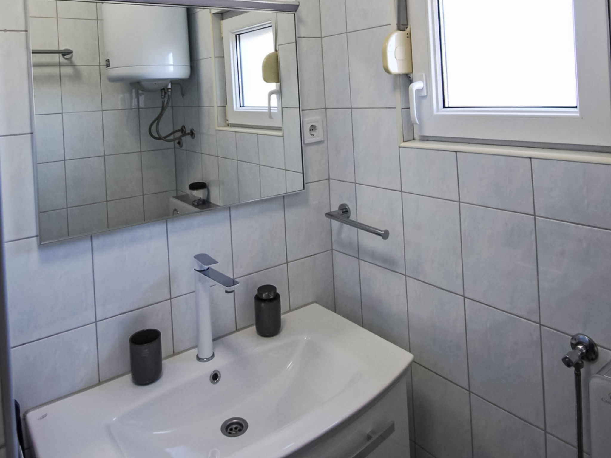 Apartment with heated pool on island Vir - Drinnen