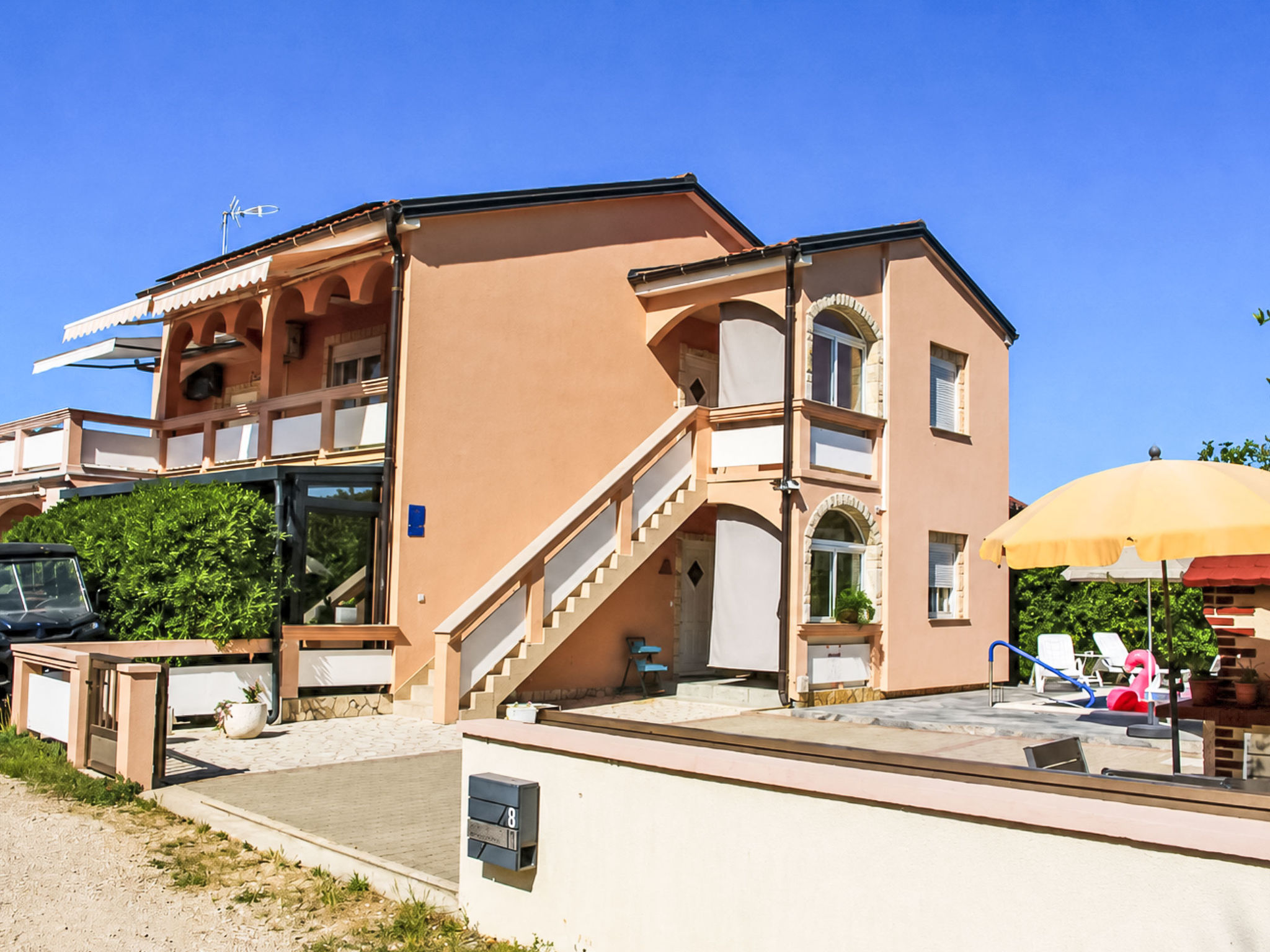 Apartment with heated pool on island Vir - Draußen