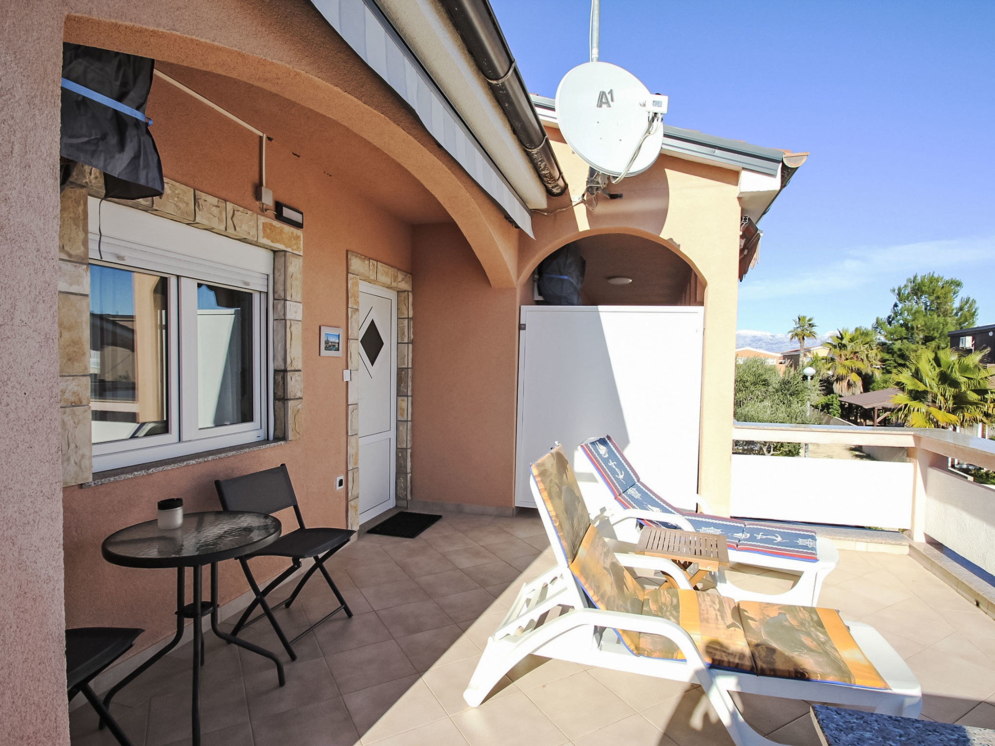 Apartment with heated pool on island Vir