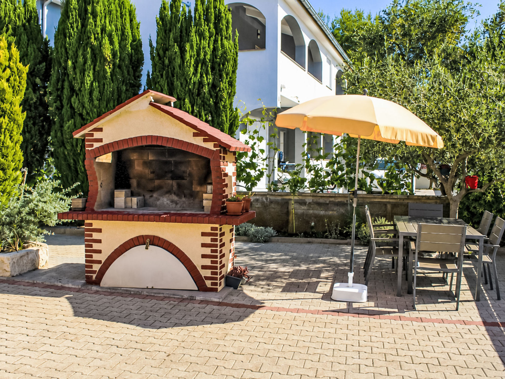Apartment with heated pool on island Vir - Draußen