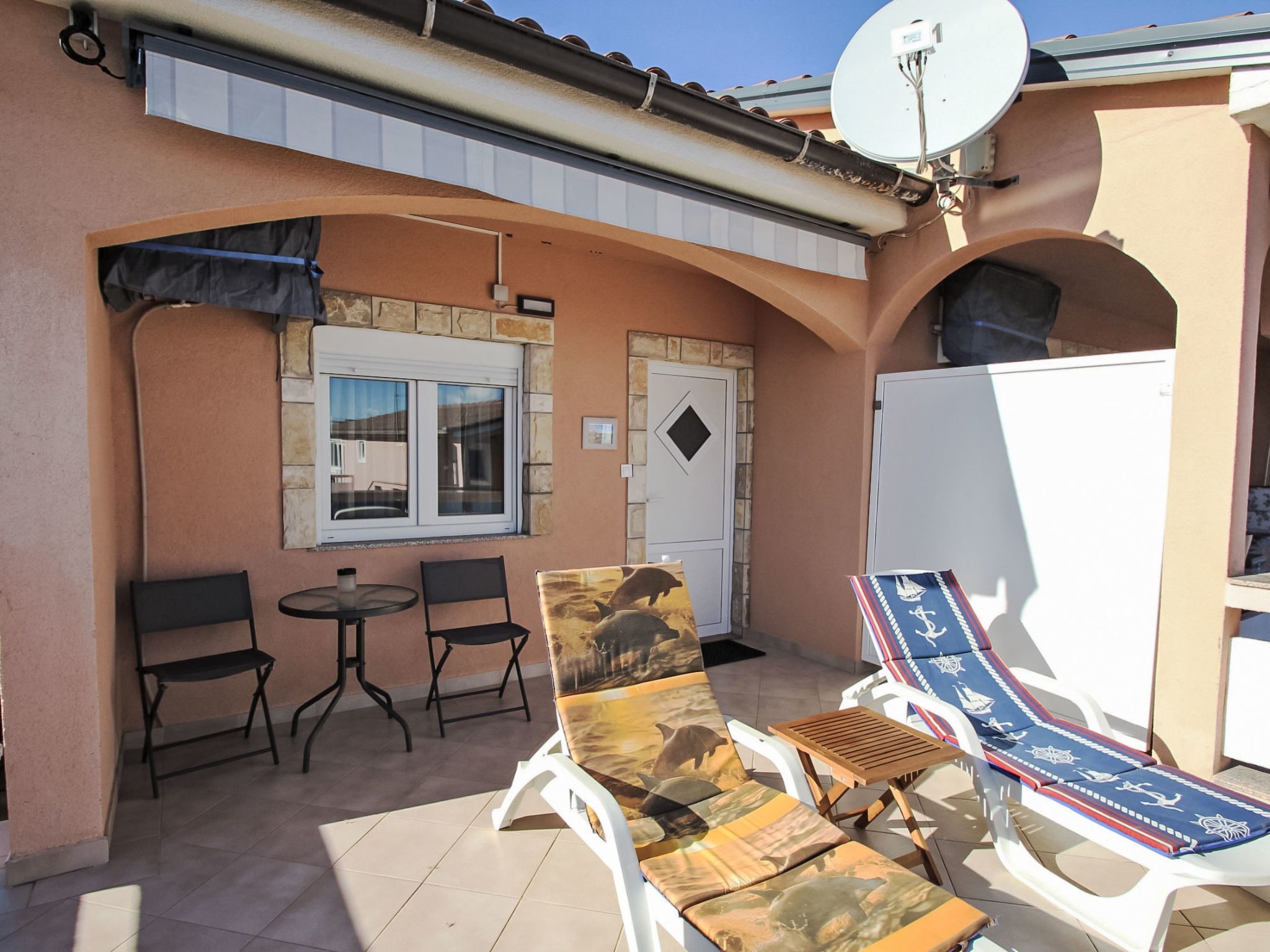 Apartment with heated pool on island Vir
