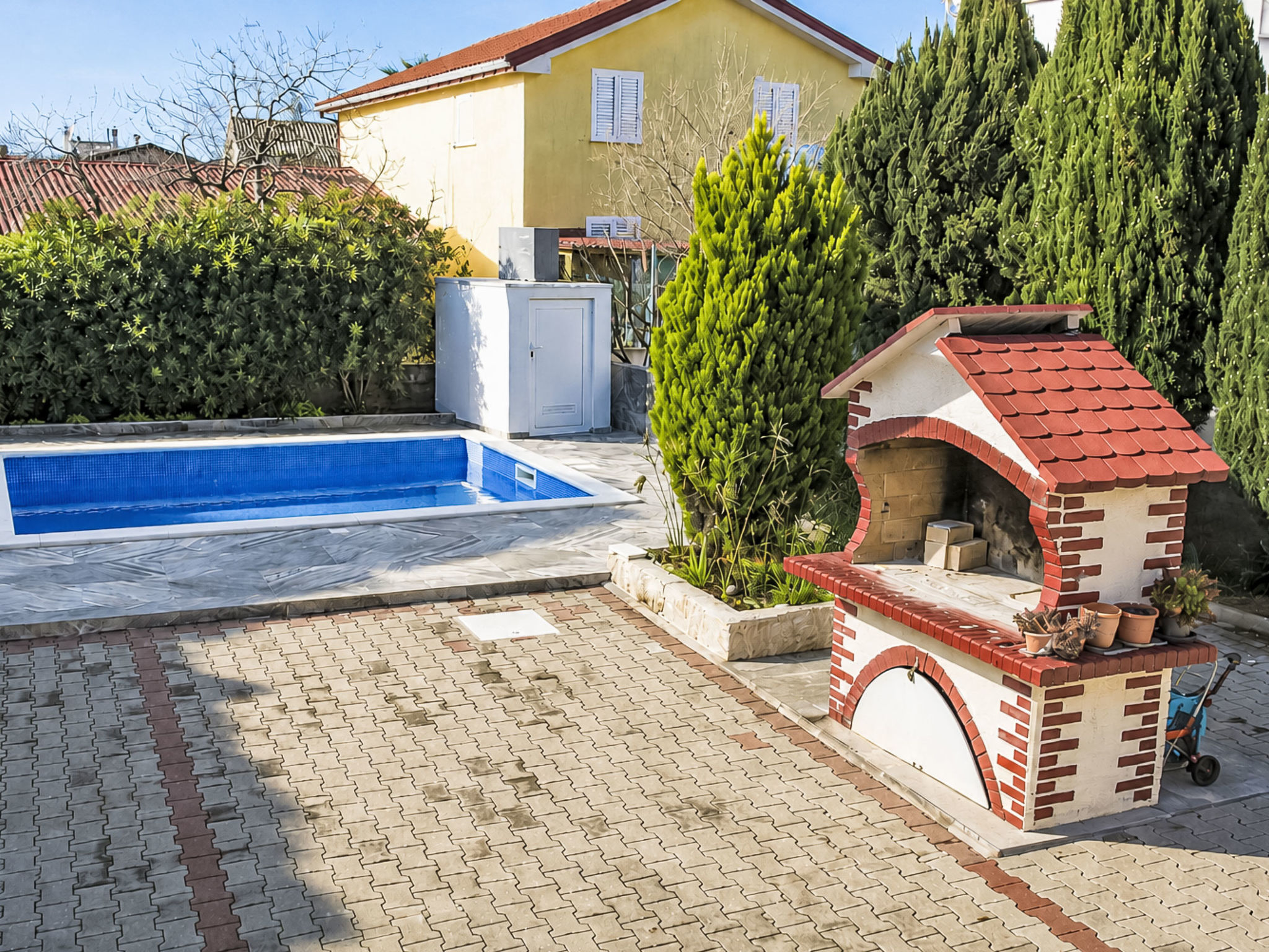 Apartment with heated pool on island Vir