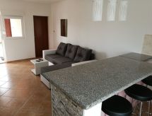 Frisse begane grondwoning met terras op 300m van zee in Vir - thumbnail 4