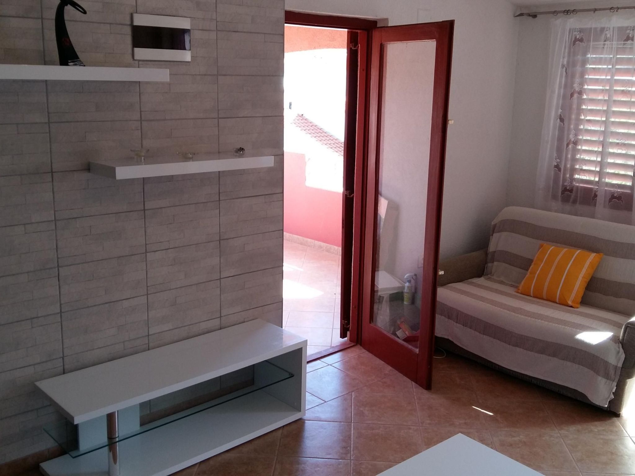 Ema erste Etage mit offener Terrasse-Binnen