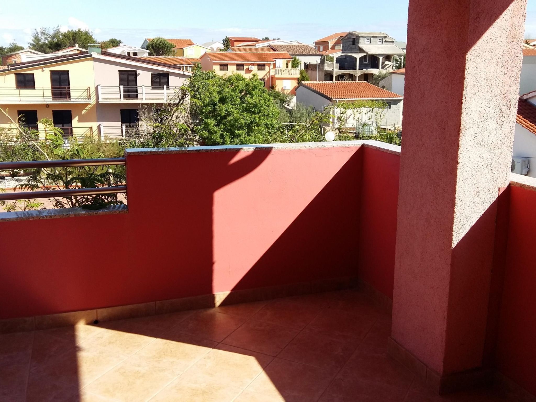 Ema erste Etage mit offener Terrasse-Binnen