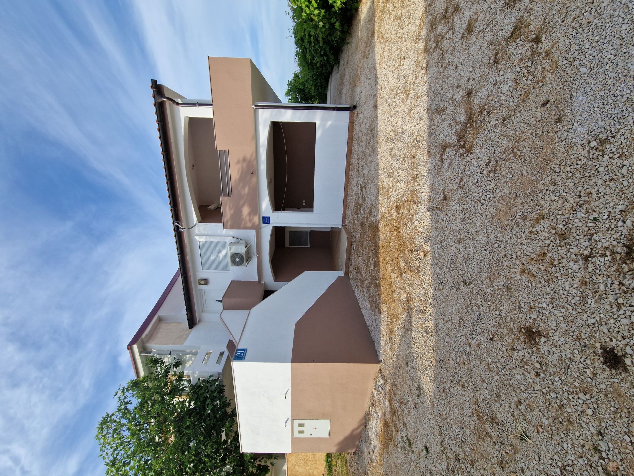 Ema erste Etage mit offener Terrasse-Binnen