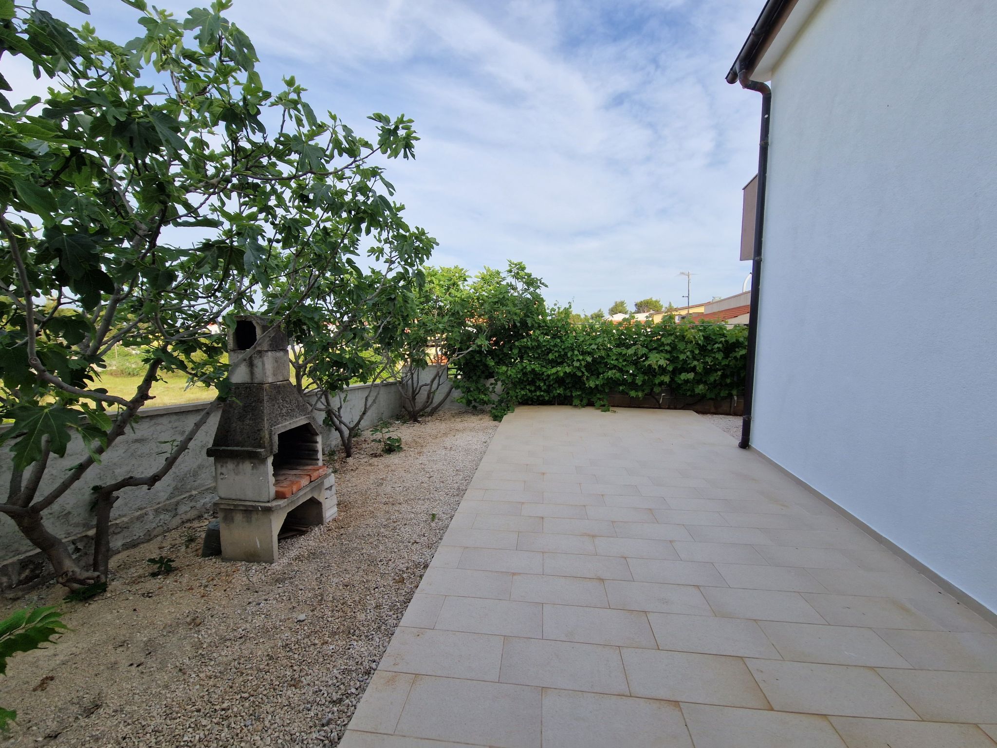 Ema erste Etage mit offener Terrasse-Binnen