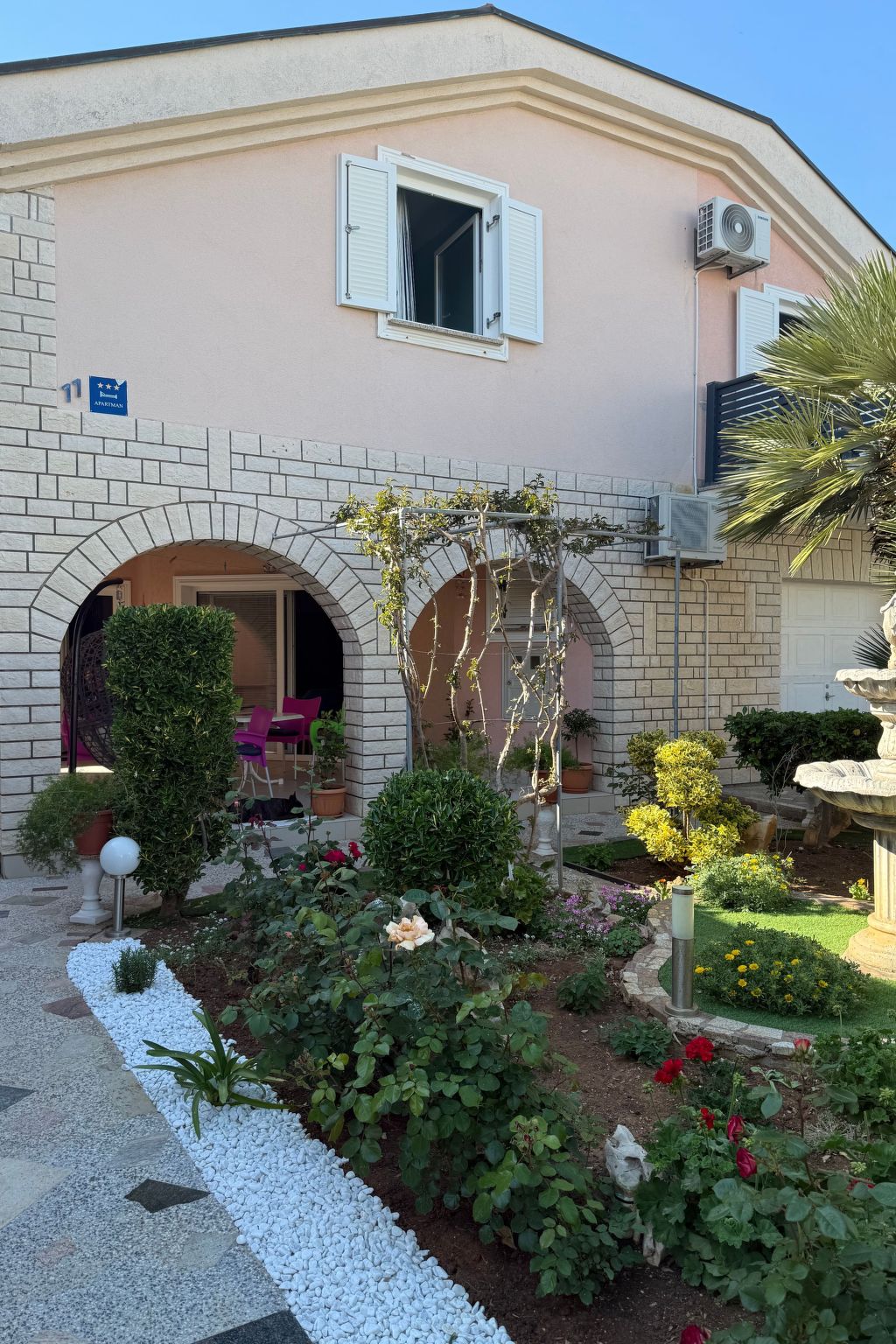 Vakantiehuis met omheinde tuin in Vir (Kroatië) 1 hond is welkom