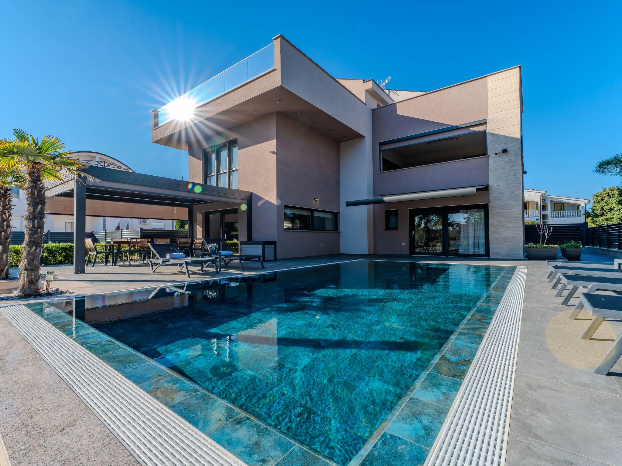 Royal 1-Image-tags.info