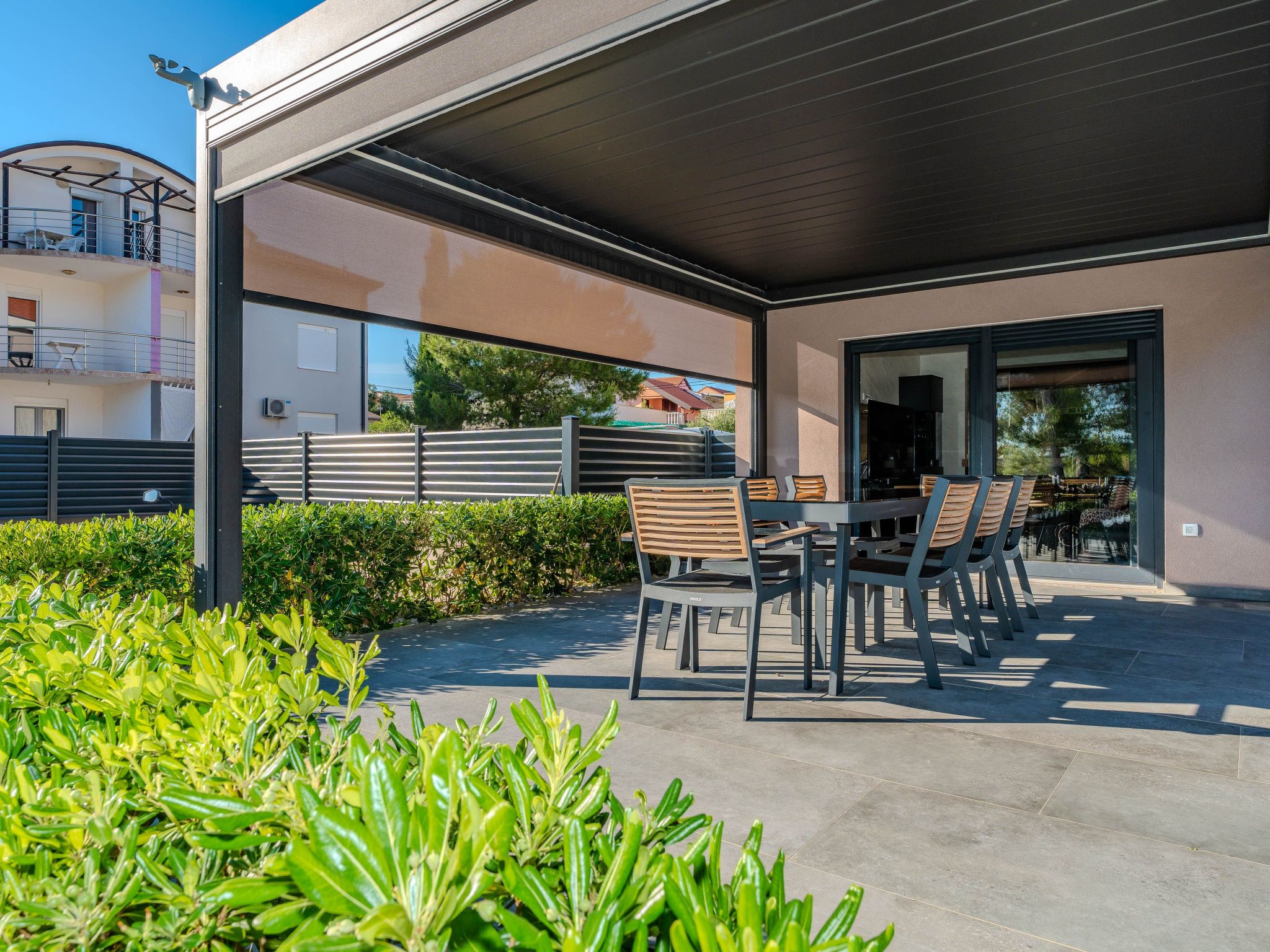 Royal 1-Image-tags.info