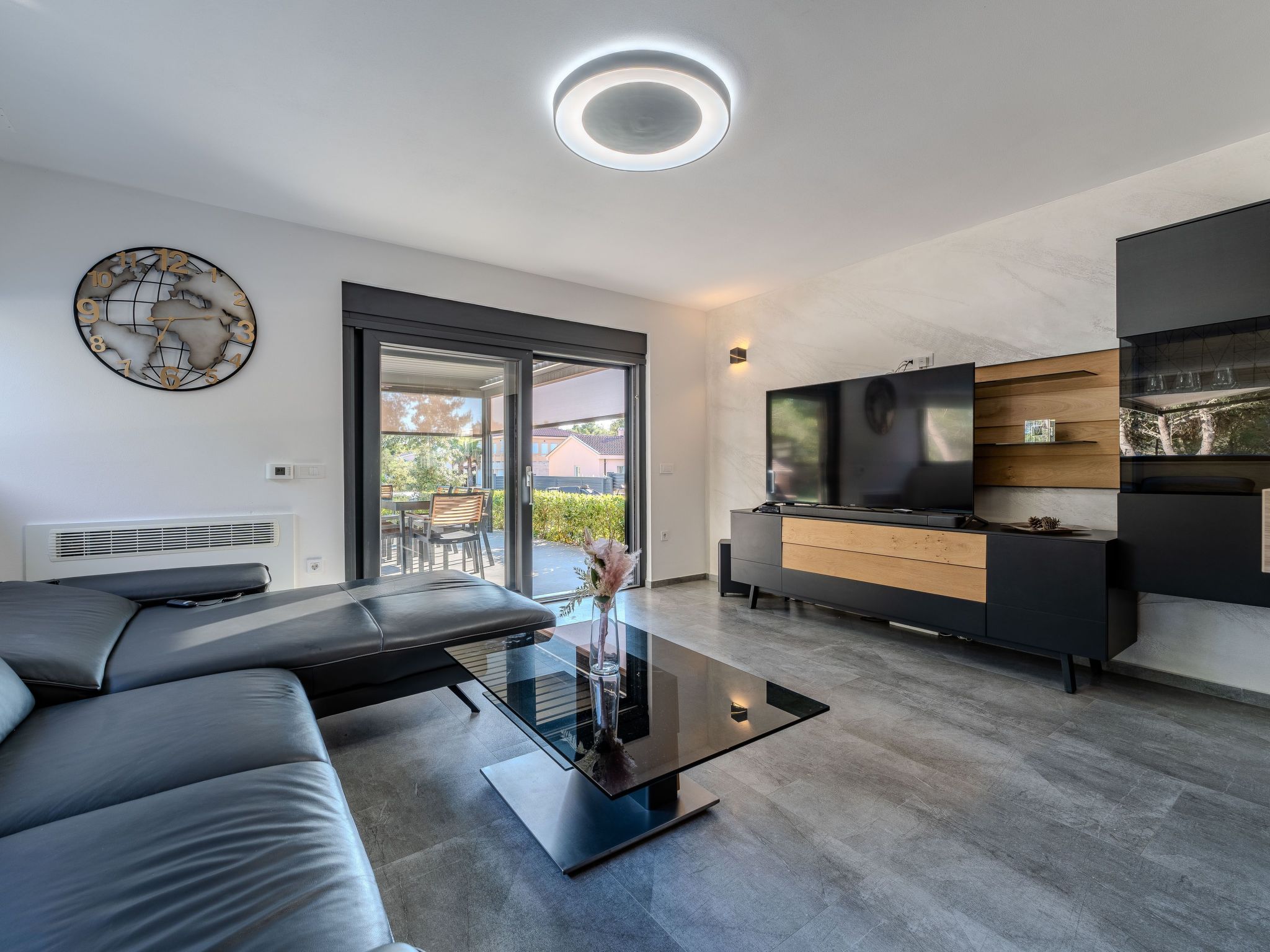 Royal 1-Image-tags.info