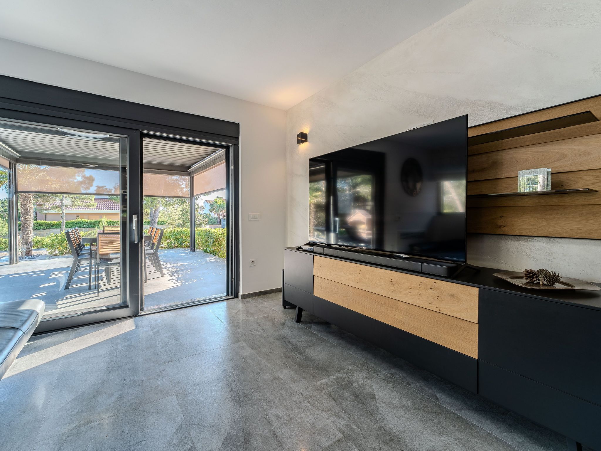 Royal 1-Image-tags.info