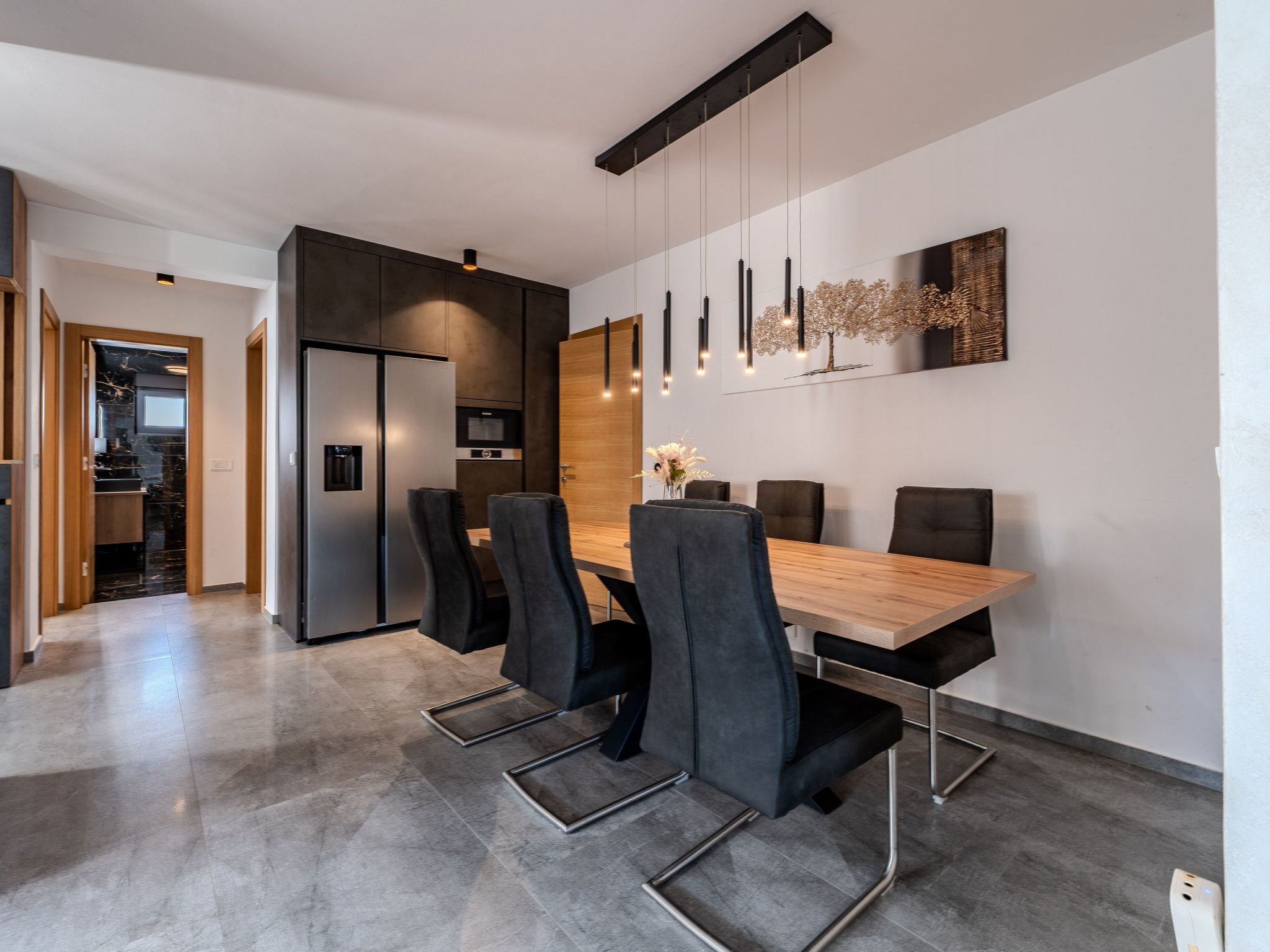 Royal 1-Image-tags.info