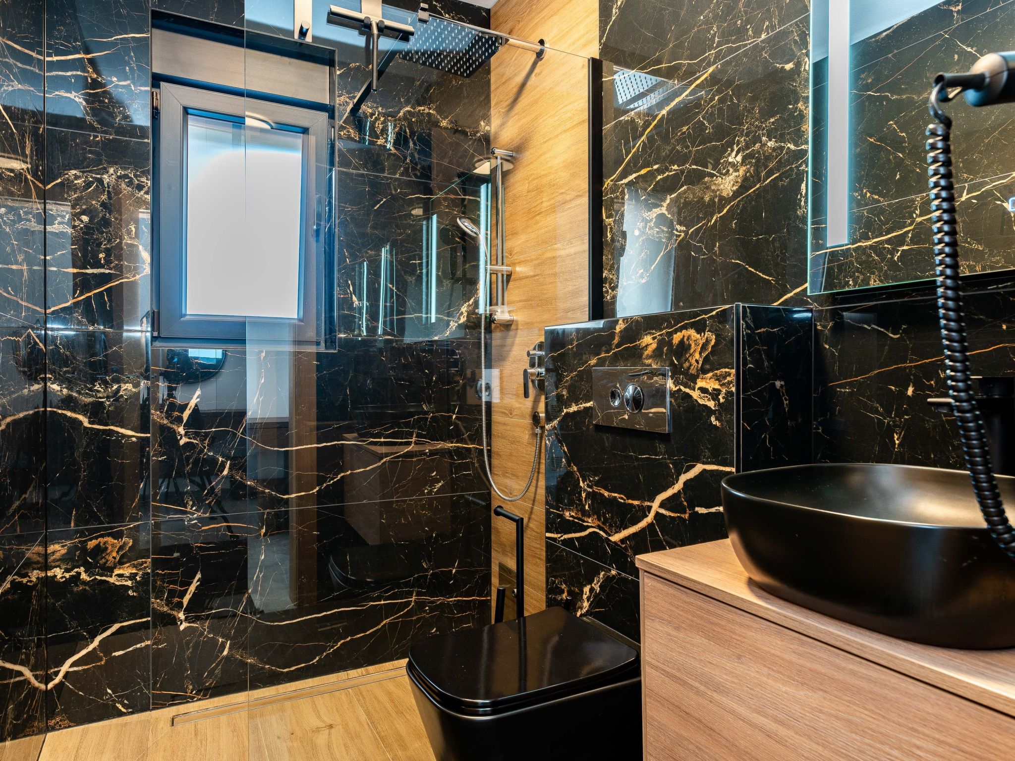 Royal 1-Image-tags.info