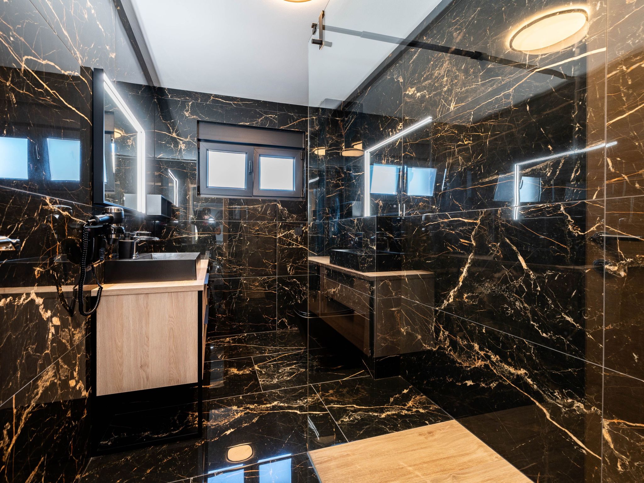 Royal 1-Image-tags.info