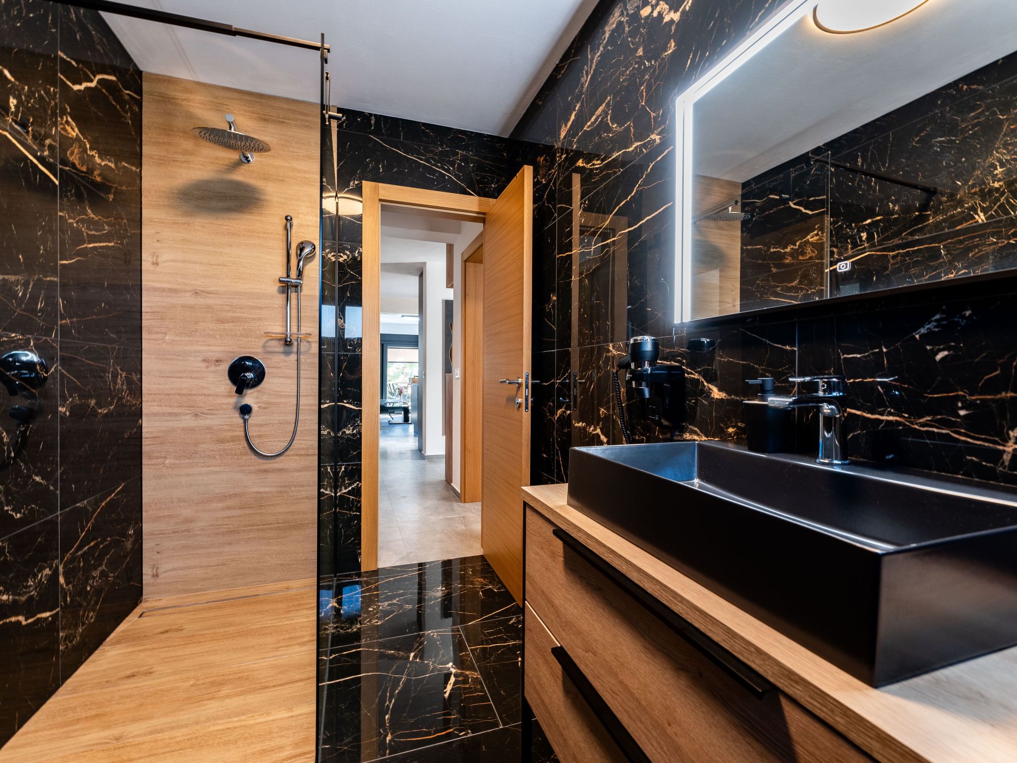 Royal 1-Image-tags.info