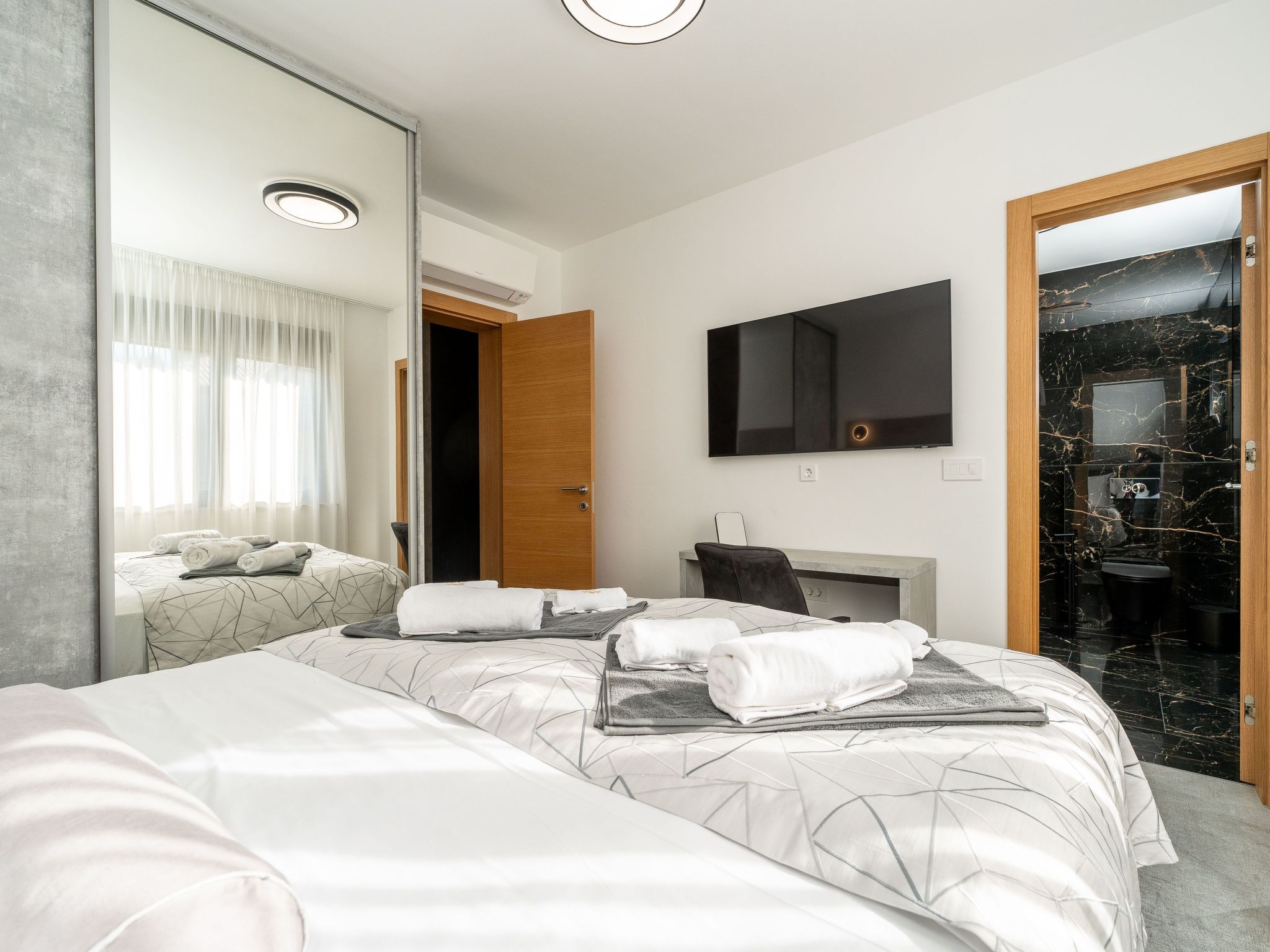 Apartment Royal 2-Image-tags.info