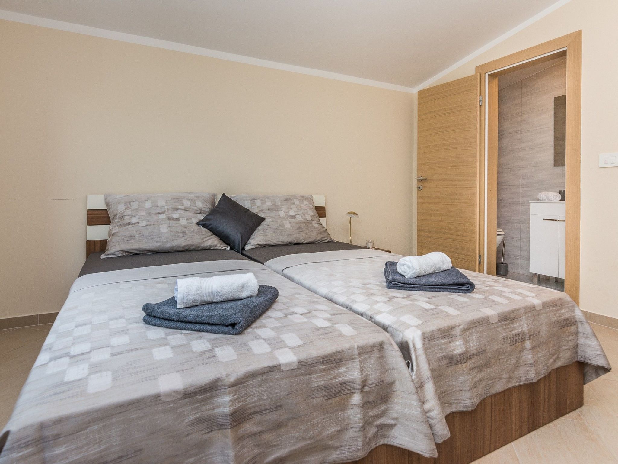 Apartment Bobeta 2-Image-tags.info