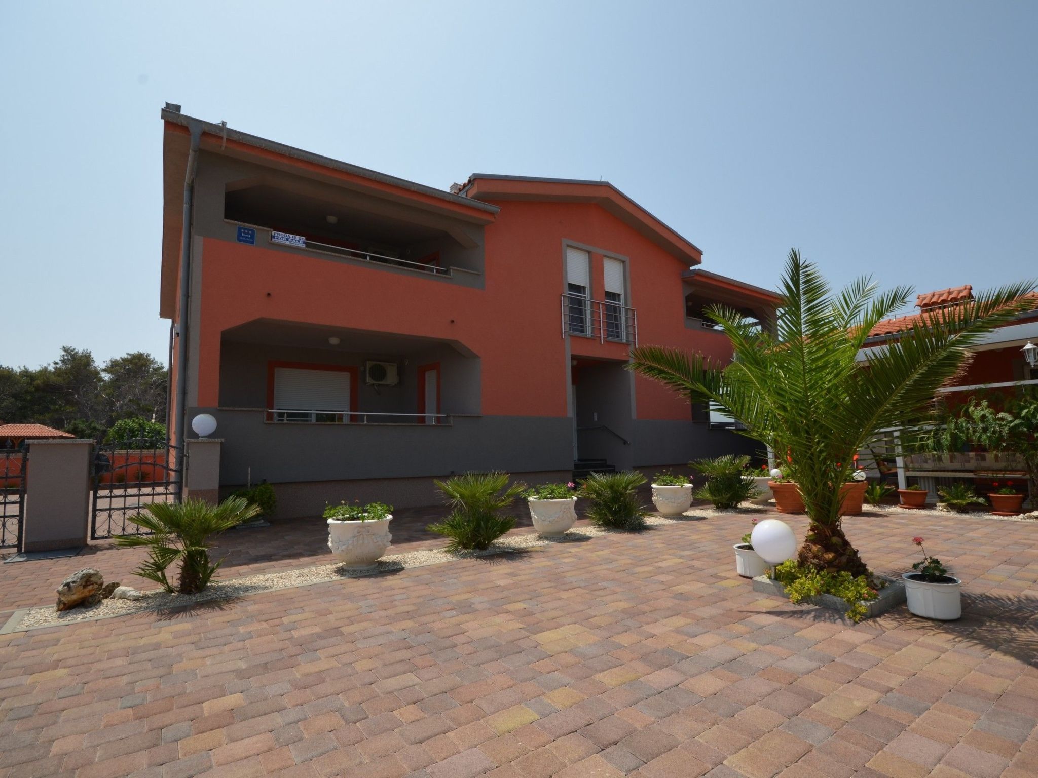 Apartment Komljen 3-Image-tags.info