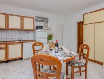 Knus appartement voor 2 op loopafstand van zee en centrum Vir - thumbnail 3
