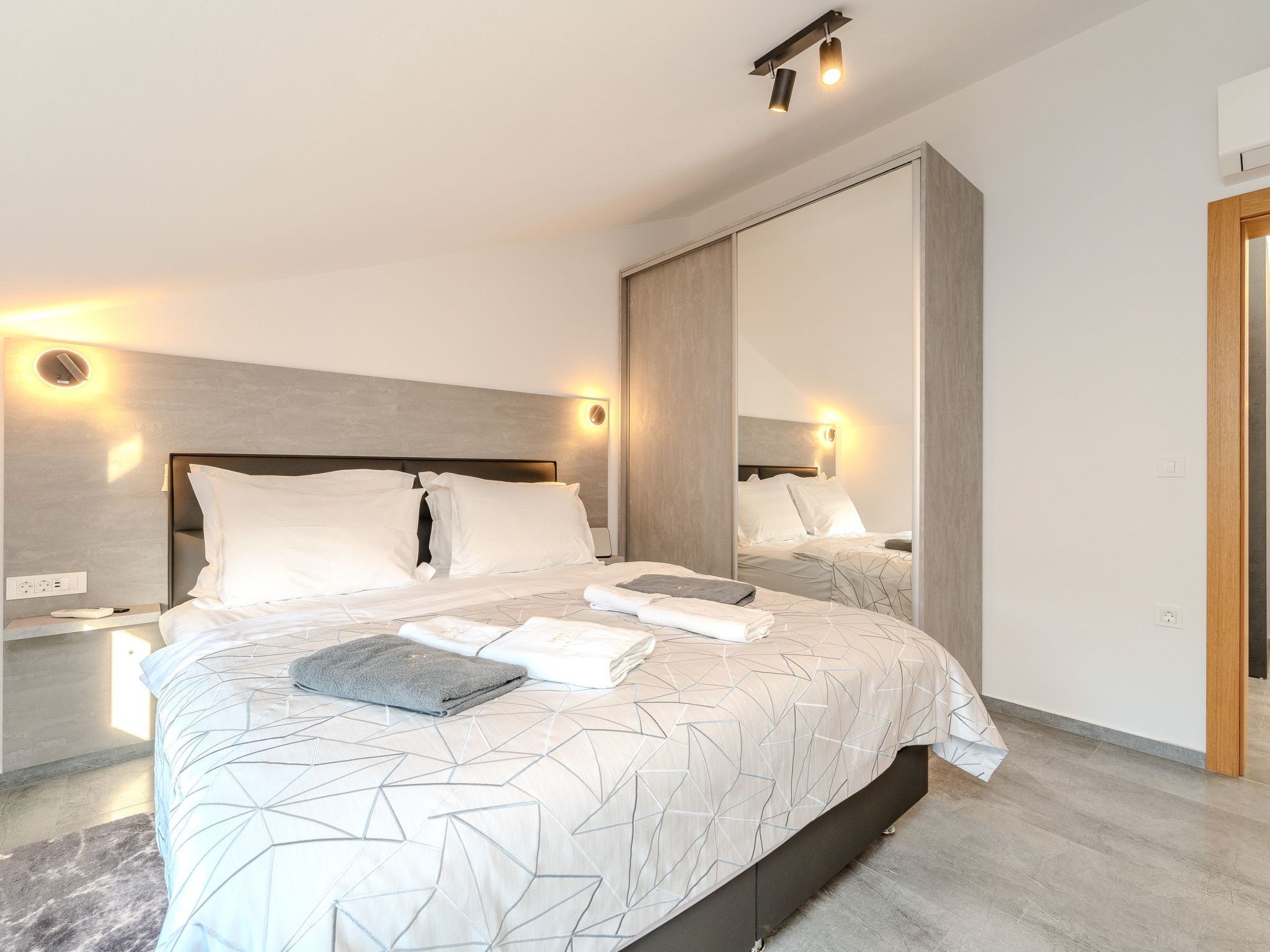 Apartment Royal 3-Image-tags.info