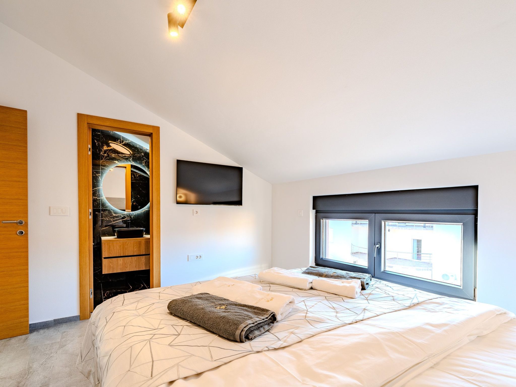 Apartment Royal 3-Image-tags.info