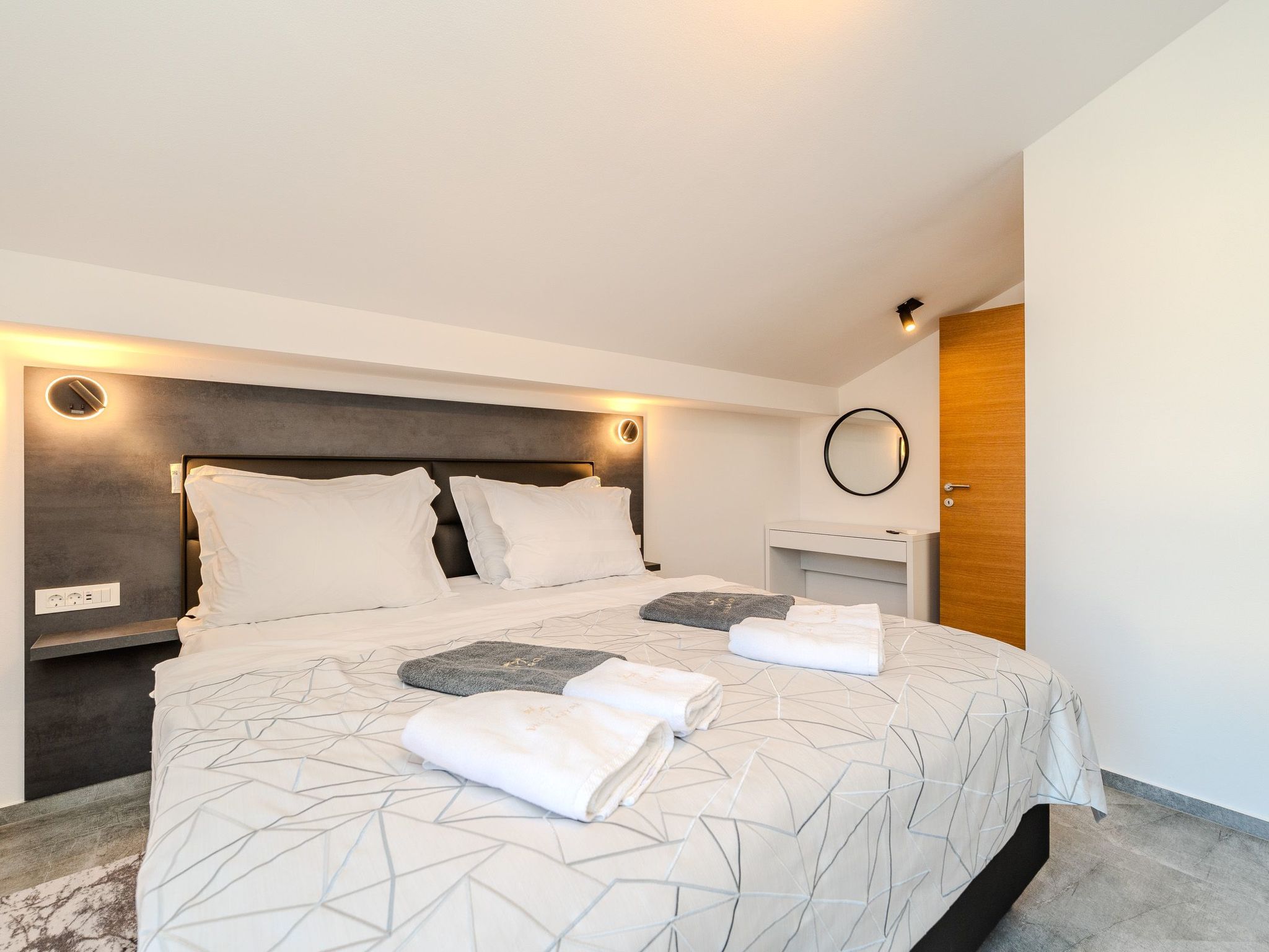 Apartment Royal 3-Image-tags.info