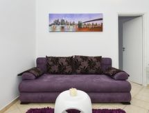 Knusse vakantiewoning met terrassen aan het bos, 300m van zee in Vir - thumbnail 3
