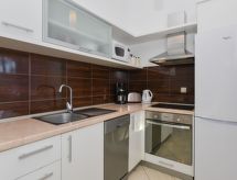 Knusse vakantiewoning met terrassen aan het bos, 300m van zee in Vir - thumbnail 6