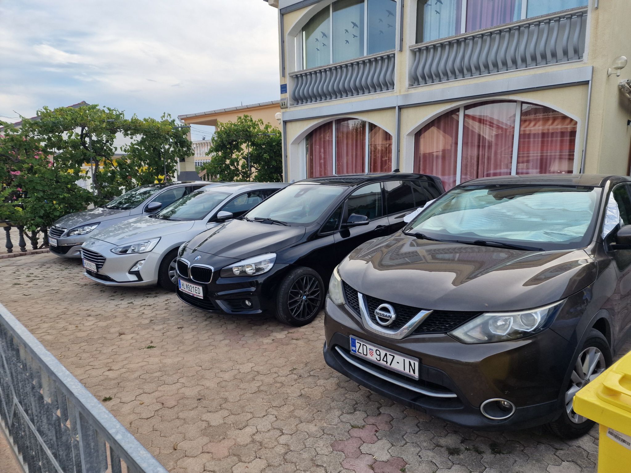 Welcome to your perfect holiday home! This delightful flat offers the ideal retreat for 5-6 people on approx. 90 m² on the ground floor. Close to the effervescence of life, just 150 metres from the s..