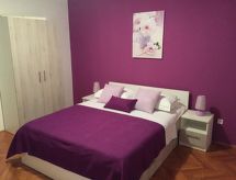 Ruime vakantiewoning met ommuurde tuin op 800 meter van zee in Vir - thumbnail 4
