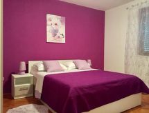 Ruime vakantiewoning met ommuurde tuin op 800 meter van zee in Vir - thumbnail 5