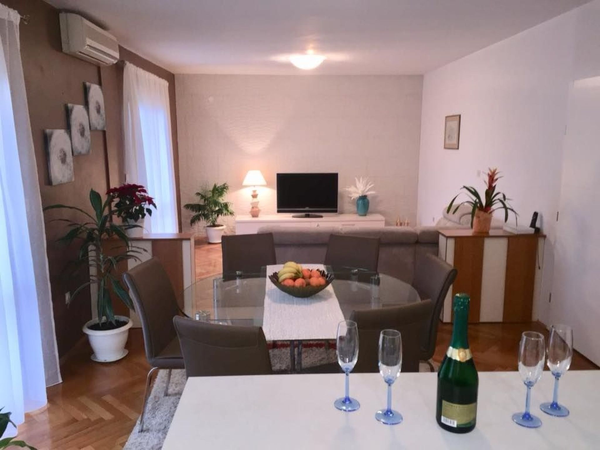 Geräumige Ferienwohnung mit schönem Garten-Image-tags.info