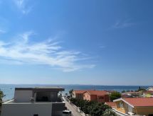 mit Blick auf das Wasser