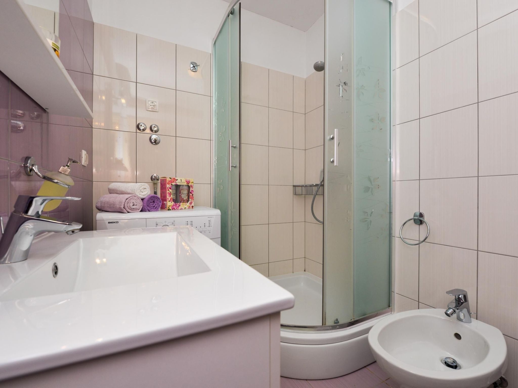 Für fünf Personen im ersten Stock-Image-tags.info