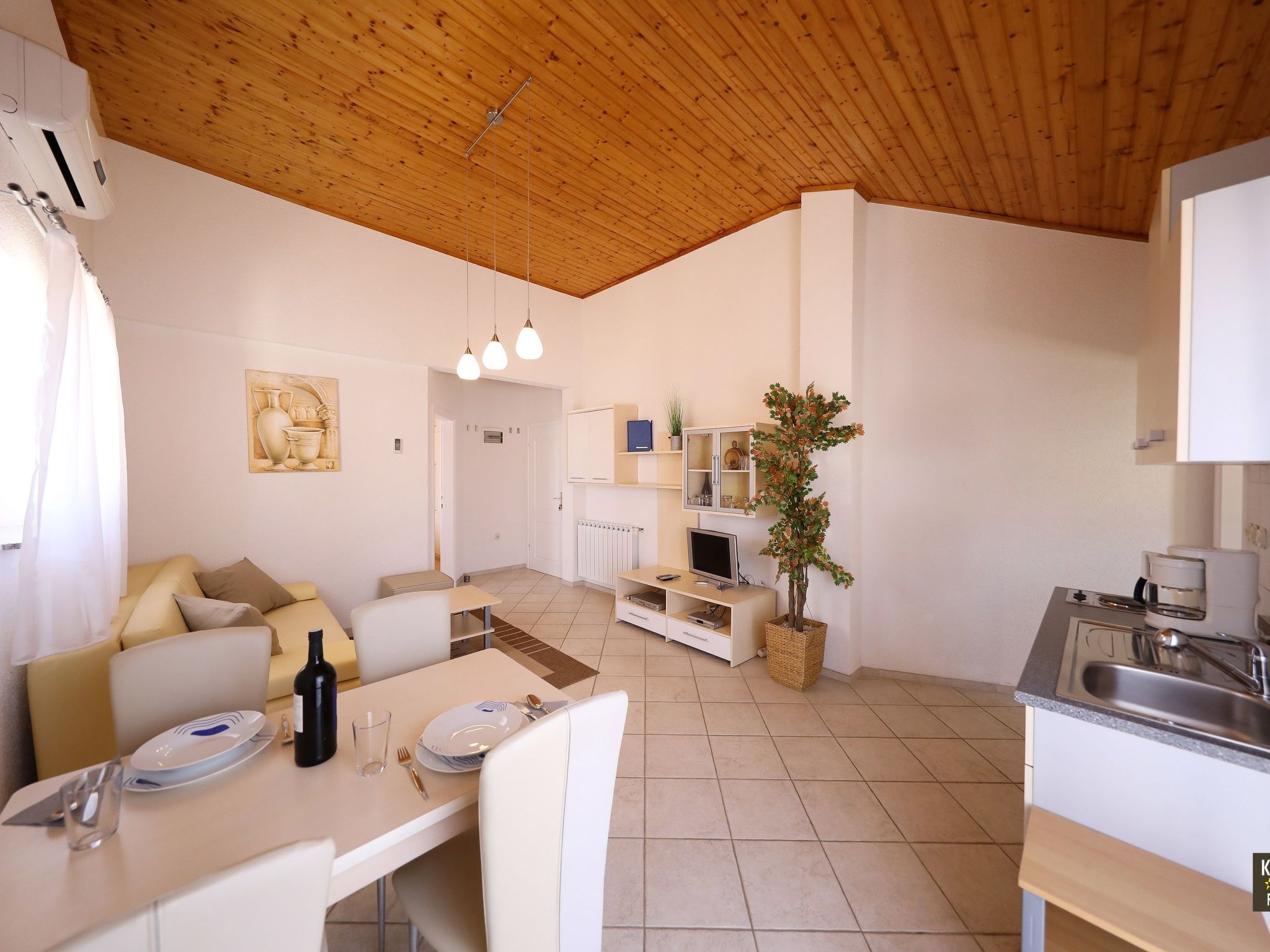 Gesamte Wohnung in Vir mit Großem Balkon-Image-tags.info